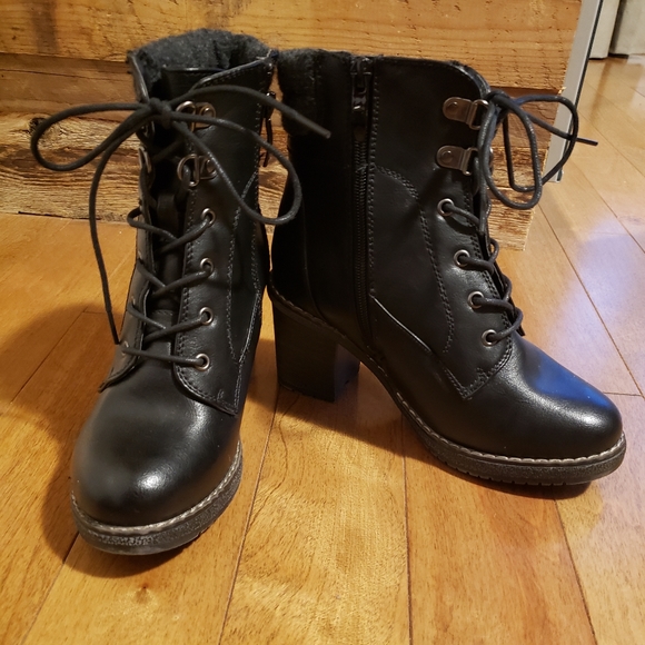 NWOT - Women's black booties - Picture 1 of 7